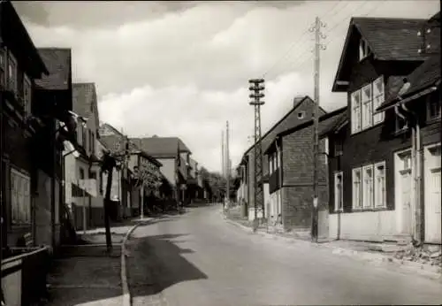 Ak Neustadt am Rennsteig Großbreitenbach in Thüringen, Partie der Bahnhofstraße