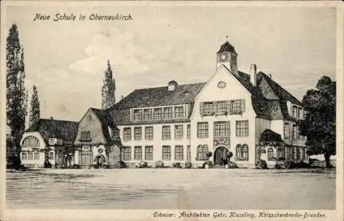 Künstler Ak Oberneukirch Neukirch in der Lausitz, Neue Schule, Architekten Gebr. Kiessling