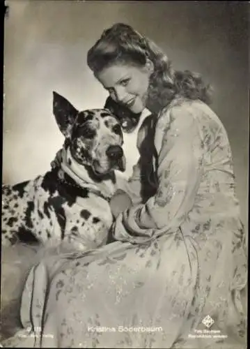 Ak Schauspielerin Kristina Söderbaum, Portrait mit Dogge