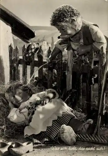 Ak Mecki der Igel, Was sich liebt, das neckt sich, Igelfrau