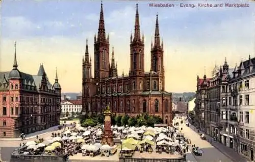Ak Wiesbaden in Hessen, Evangelische Kirche und Marktplatz, Denkmal