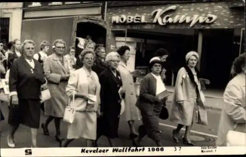 Foto Ak Kevelaer am Niederrhein, Wallfahrt 1966, Geschäft Möbel Kamps