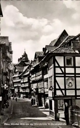 Ak Hann. Münden in Niedersachsen, Blick von der Werrabrücke, Langestraße, Fachwerkhäuser