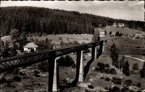 Ak Freudenstadt im Schwarzwald, Teilansicht, Eisenbahnbrücke