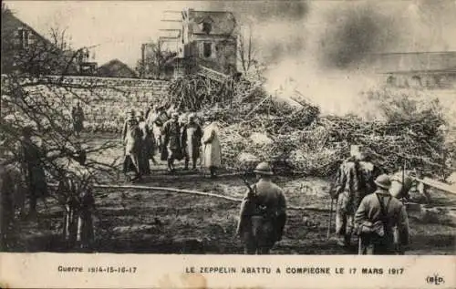 Ak Compiègne Oise, Le Zeppelin abattu a Compiegne le Mars 1917, I WK