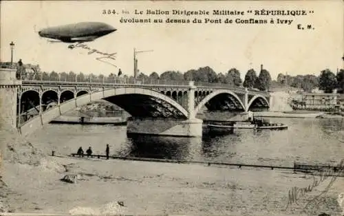 Ak Ivry Val-de-Marne, Luftschiff Republique über der Brücke