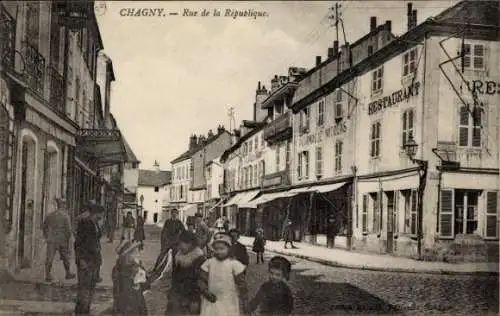 Ak Chagny Saône et Loire, Rue de la République, Restaurant