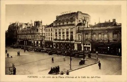 Ak Poitiers Vienne, Place d'Armes, Cafe du Jet-d'Eau