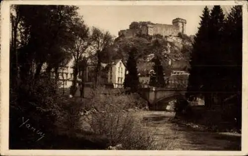 Ak Lourdes Hautes Pyrénées, Chateau-Fort, Gave
