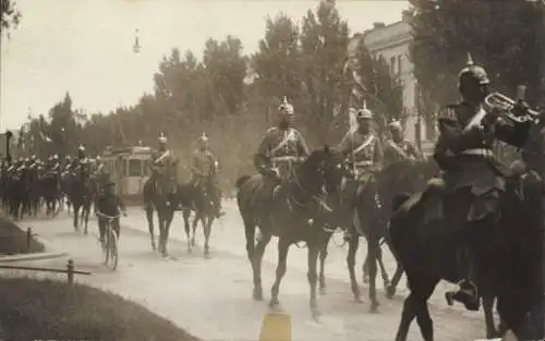 Foto Ak Deutsche Soldaten in Uniformen, Reiter, Pickelhauben