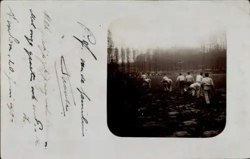 Foto Ak Deutsche Soldaten in Uniformen, Manöver