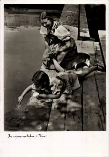 Ak Kinder am Wasser, In schwesterlicher Obhut