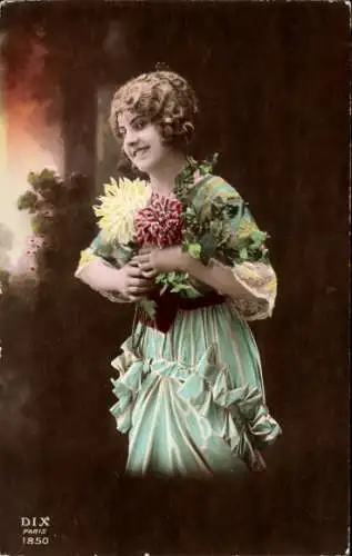 Ak Portrait einer Frau mit Blumen