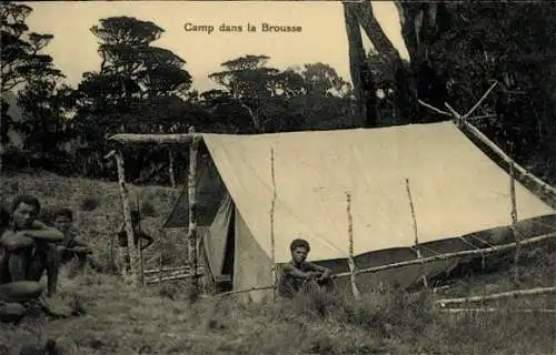 Ak Ozeanien, Camp dans la Brousse