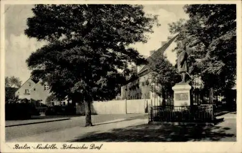 Ak Berlin Neukölln, Blick in das Böhmische Dörfchen, Denkmal