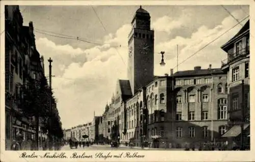 Ak Berlin Neukölln, Berliner Straße mit Rathaus, Uhr, Turm