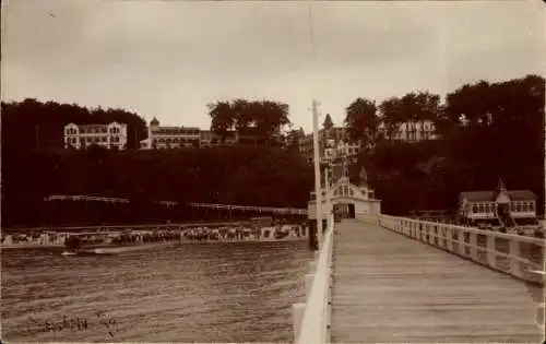 Ak Ostseebad Sellin auf Rügen, Blick vom Steg zum Strand