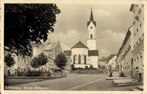 Ak Schönberg in Niederbayern, Straßenpartie, Kirche