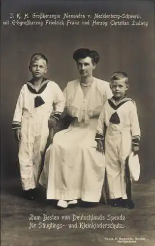 Ak Großherzogin Alexandra von Mecklenburg-Schwerin mit Söhnen