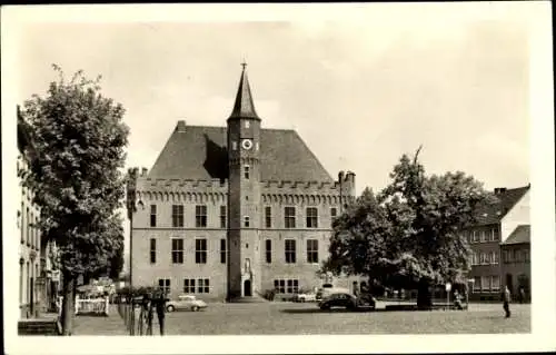 Ak Kalkar in Nordrhein Westfalen, Rathaus, Außenansicht, Platz, Baum