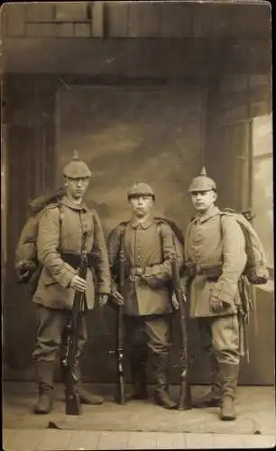 Foto Ak Deutsche Soldaten in Uniformen, Infanterie Regiment 56, Sturmsoldaten, I WK