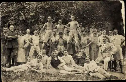 Foto Ak Deutsche Soldaten in Uniformen, Gruppenbild, Kaiserzeit