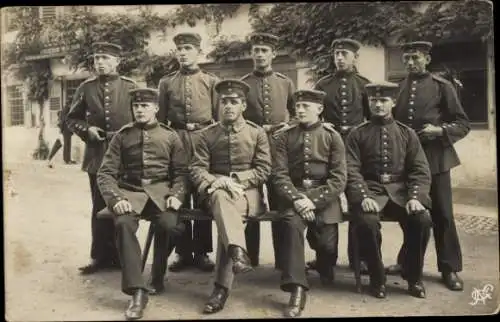 Foto Ak Deutsche Soldaten in Uniformen, Gruppenbild, Kaiserzeit