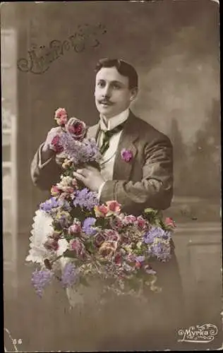 Ak Glückwunsch Geburtstag, Mann im Anzug, Blumenstrauß
