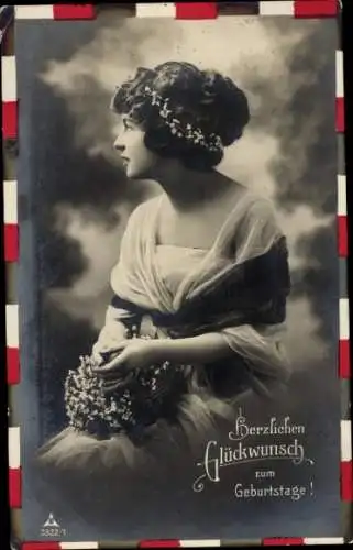 Ak Glückwunsch Geburtstag, Frau mit Blumenkranz im Haar, Patriotik