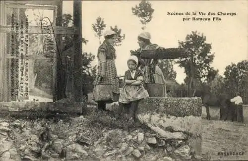 Ak Französische Tracht, Wasserschöpferinnen, Gespräch, Brunnen, Kind