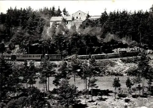 Ak Französische Eisenbahn, Dampflokomotive, Haus, Wald