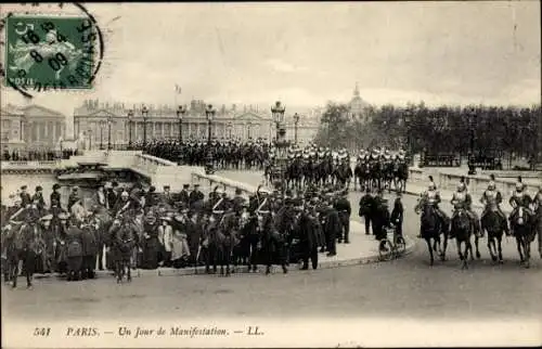 Ak Paris IV, Ein Tag der Demonstration