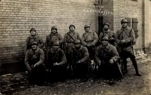 Foto Oberhoffen sur Moder Oberhofen Elsass Bas Rhin, Truppenübungsplatz, Soldaten in Uniform