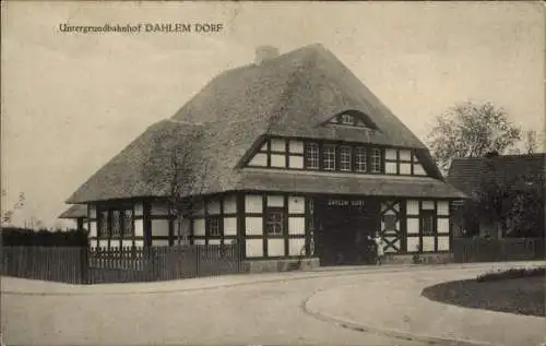 Ak Berlin Zehlendorf Dahlem, Untergrundbahnhof, Fachwerkhaus