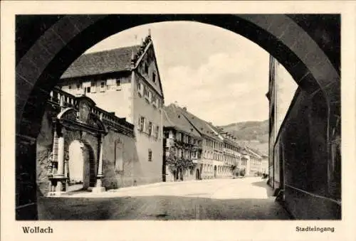 Ak Wolfach im Schwarzwald, Stadteingang, Tordurchblick