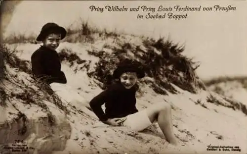 Ak Prinz Wilhelm und Prinz Louis Ferdinand von Preußen am Strand, Seebad Zoppot