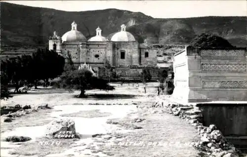 Ak San Pablo Villa de Mitla Mexiko, Kirche in den Ruinen
