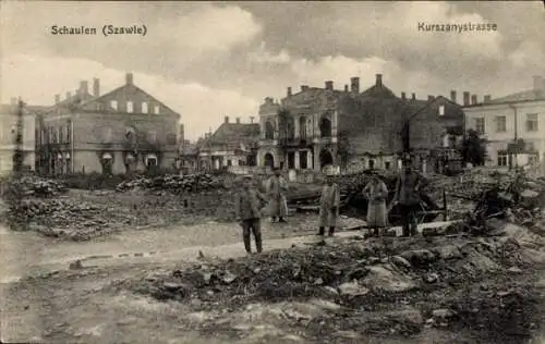 Ak Šiauliai Szawle Schaulen Litauen, zerstörter Ort, Soldaten, Kurszanystraße