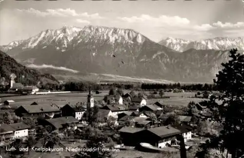 Ak Niederaudorf Oberaudorf in Oberbayern, Panorama, Kirche, Bergmassiv