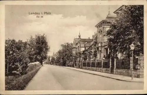 Ak Landau in der Pfalz, An 44, Straßenpartie, Häuserfassaden