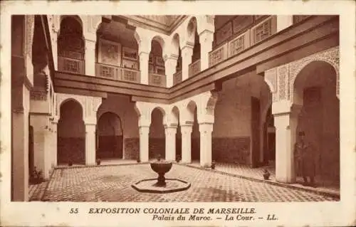 Ak Marseille Bouches du Rhône, Exposition Coloniale, Palais du Maroc, la Cour
