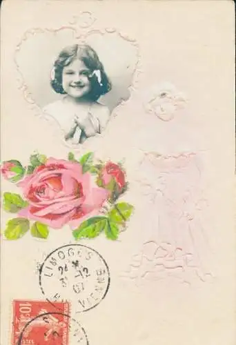 Präge Ak Mädchen-Portrait, Blühende Rose