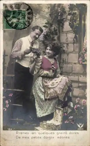 Ak Liebespaar, Geschenk, Blumen