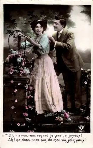 Ak Liebespaar im Garten, Blumen, Treppen, Korb