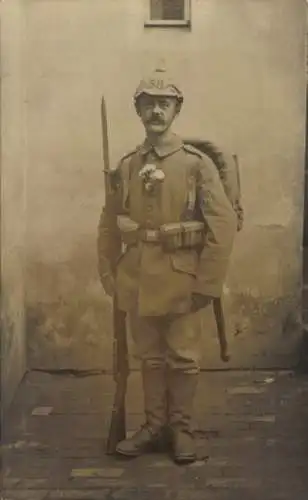 Foto Ak Deutscher Soldat in Uniform, Portrait, Regiment 58, Bajonett