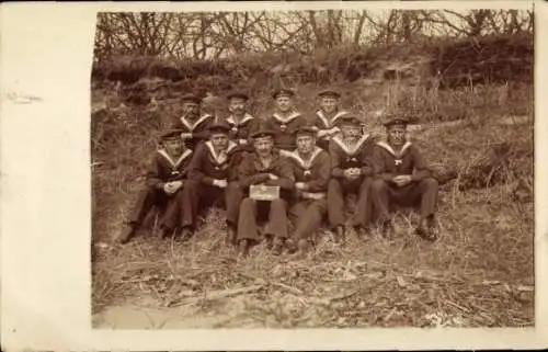 Foto Ak Deutsche Soldaten in Uniformen, Seeleute