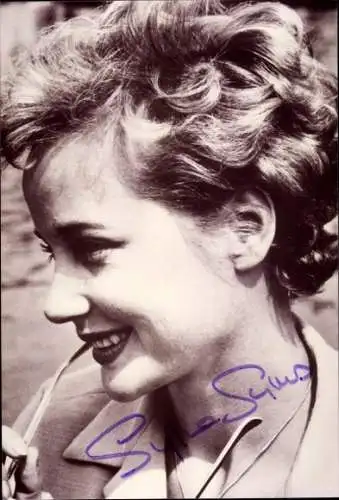 Ak Schauspielerin Sylvia Syms, Portrait, Autogramm
