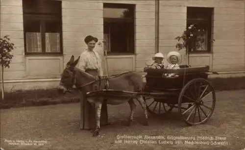 Ak Großherzogin Alexandra von Mecklenburg Schwerin, Friedrich Franz, Christian Ludwig, Esel