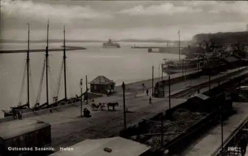 Ak Sassnitz auf der Insel Rügen, Hafen, Dampfschiffe, Segelschiff, Pferdekutsche