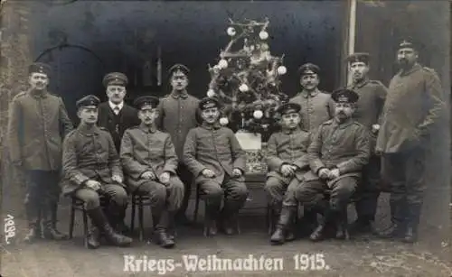 Ak Deutsche Soldaten in Uniformen, Kriegs-Weihnachten 1915